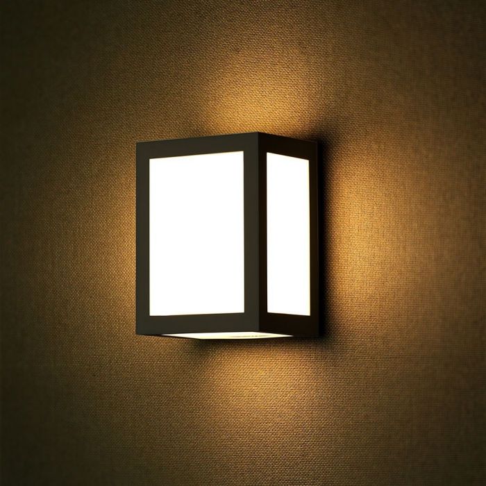LED WALL LIGHT PC 12W WW 750lm 140° 130X160X108 BLACK IP65