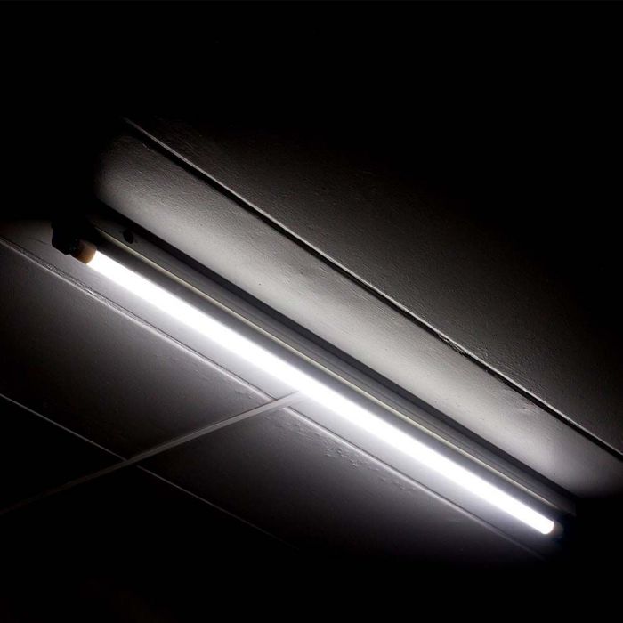 LED T5 TUBE 8W CW 880lm 2FT 160° 549X18.4 Frosted